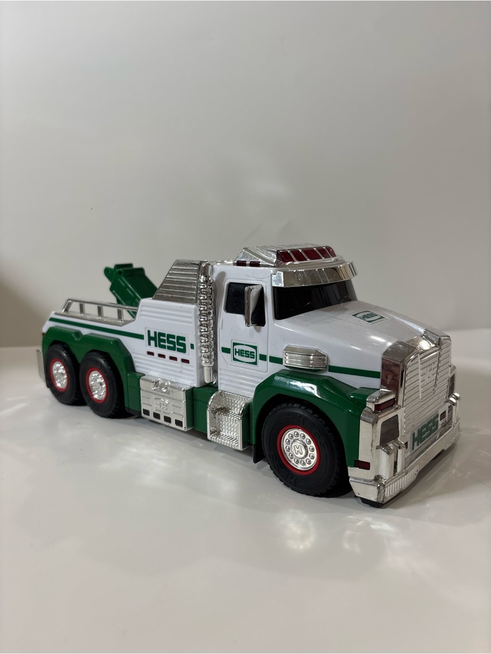 HESS Green & White Tow Truck Pull-Back Kids Toy